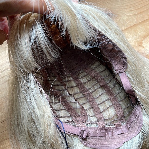 white matte wig long butter blonde beach waves wig bangs middle part 24” NWT - Picture 9 of 16